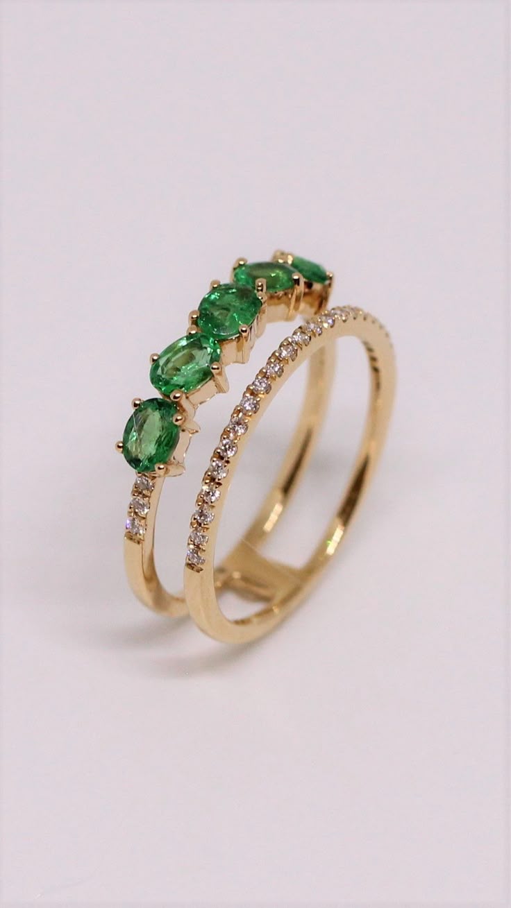 Anillo de oro con esmeralda 4