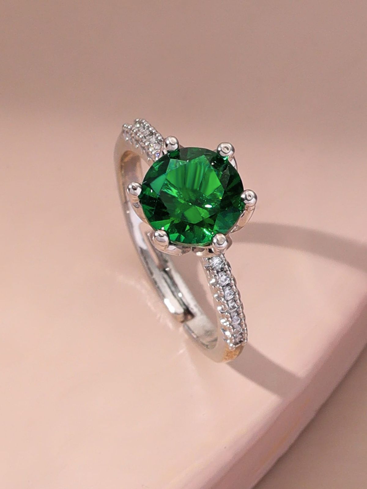 Anillo de oro con esmeralda 1