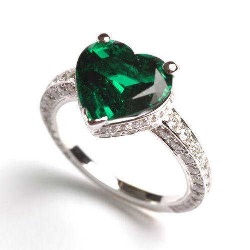 Anillo de oro con esmeralda 1